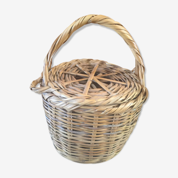 Bamboo basket with lid