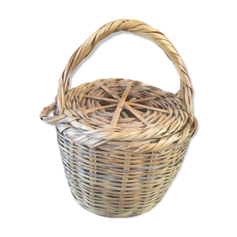 Bamboo basket with lid