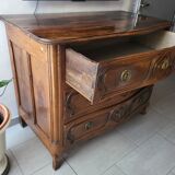 Commode en noyer 18ème
