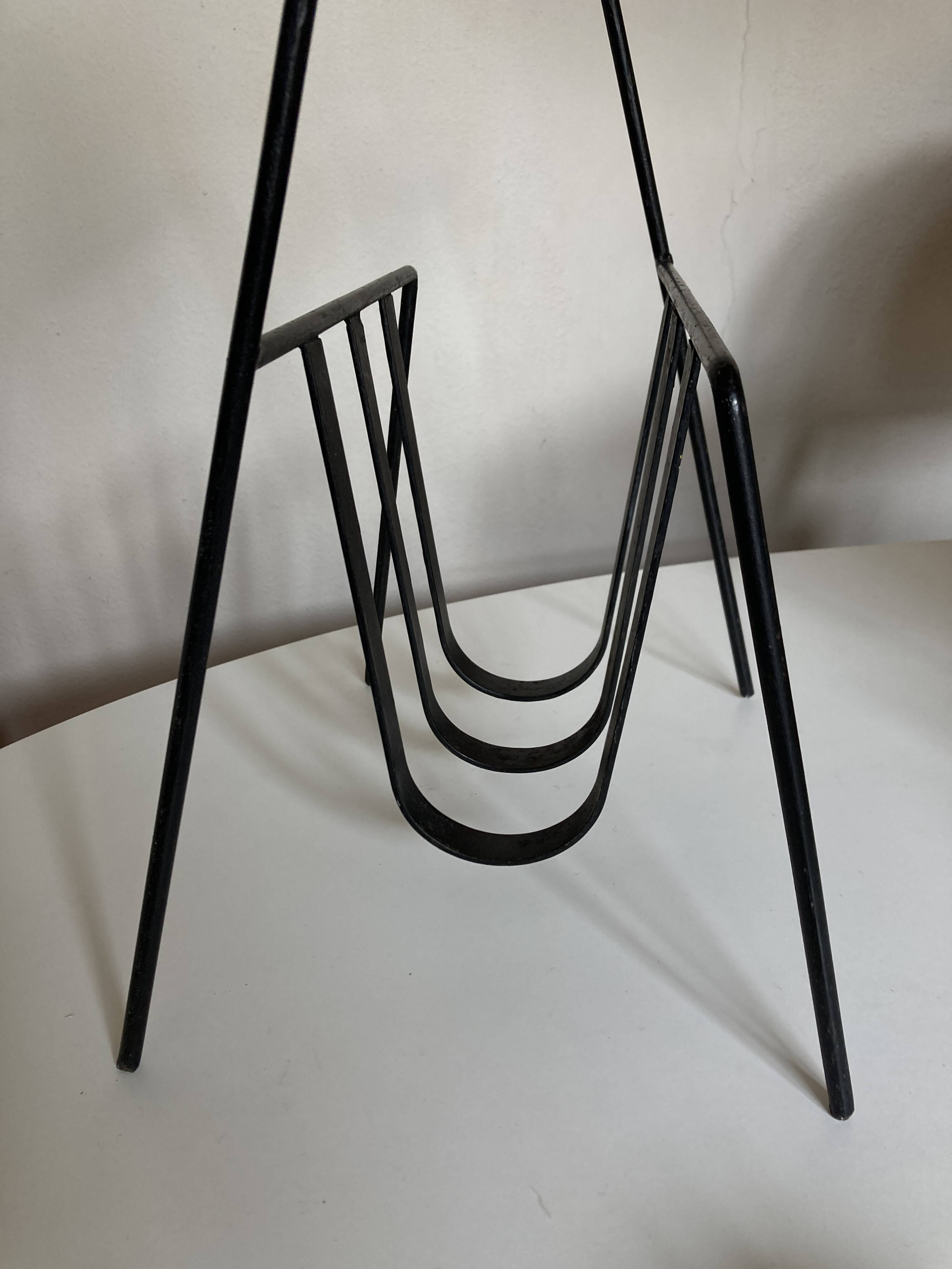 Modernist magazine rack French work 1950 in iron and brass