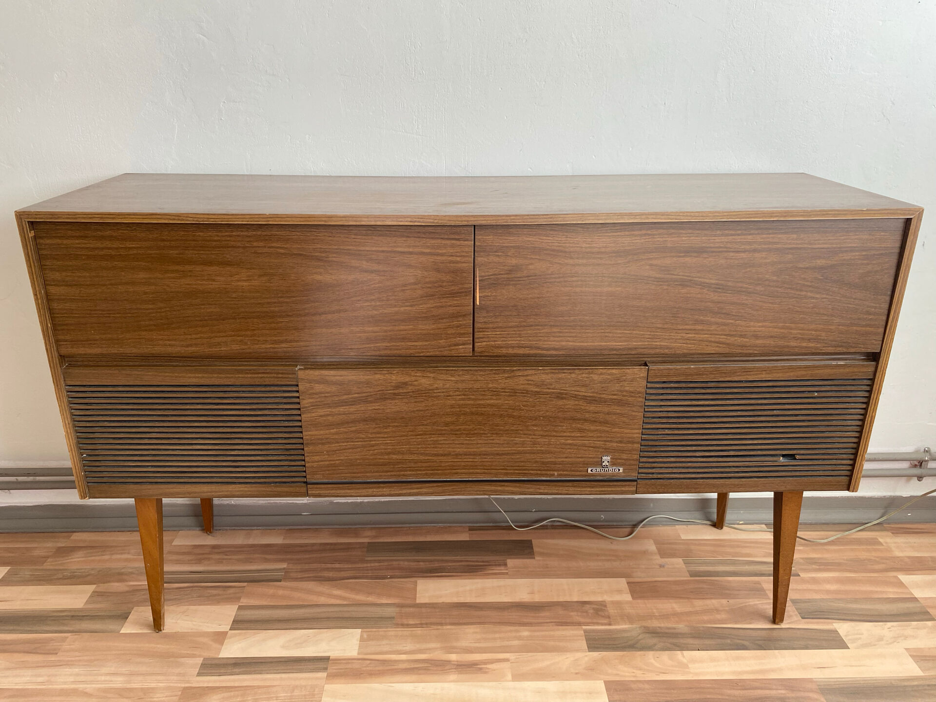 Vintage Grundig hi-fi furniture from the 60s/70s – radio & turntable inside