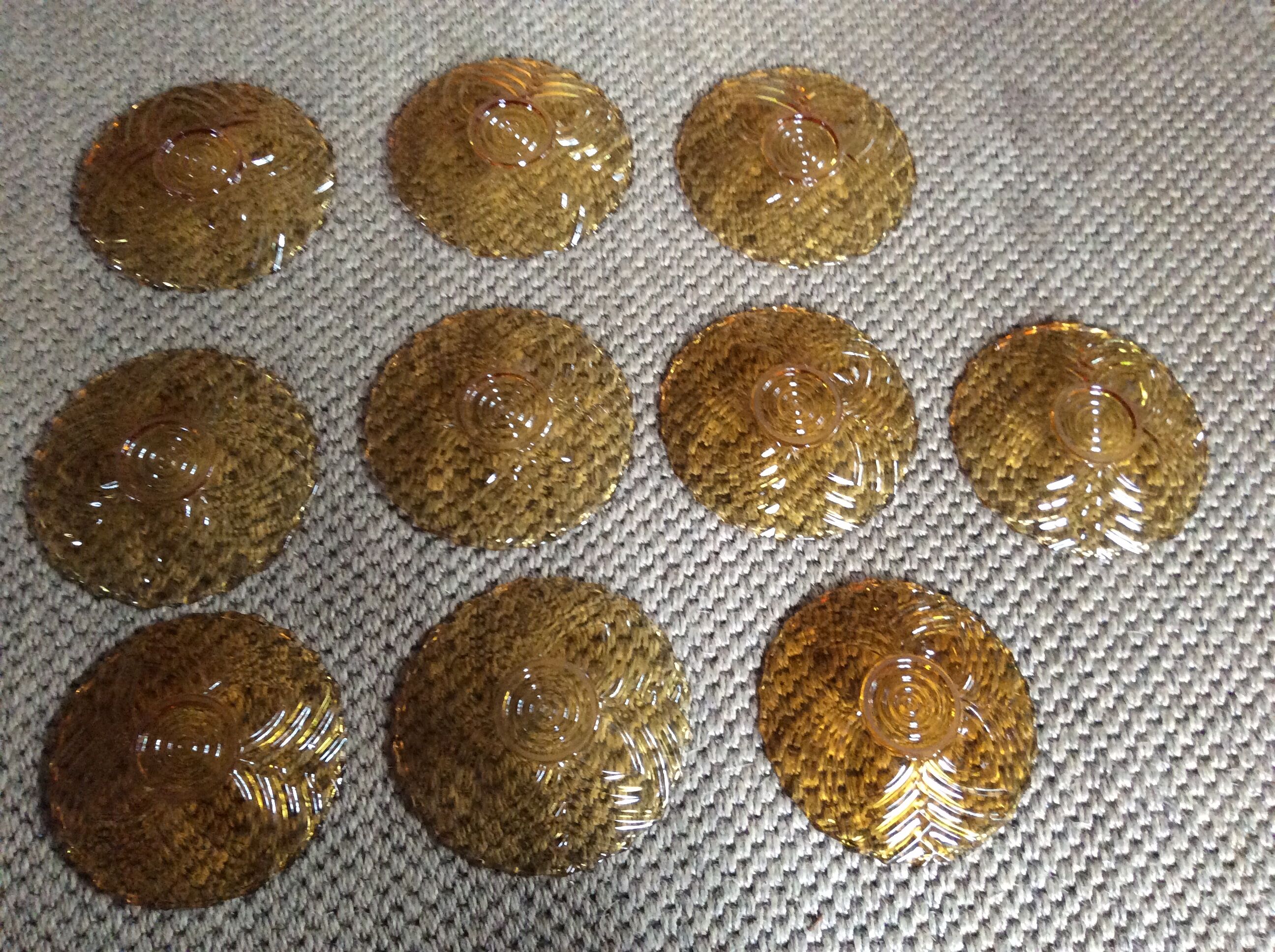 Series of 10 amber plates