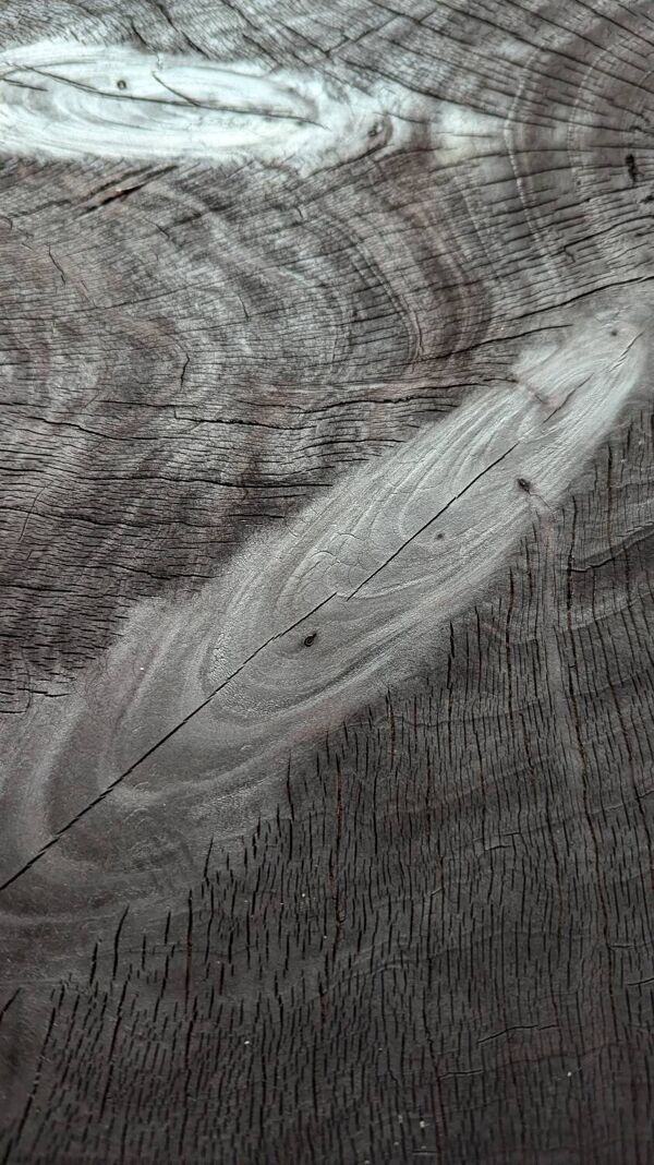 Table basse bois brûlé