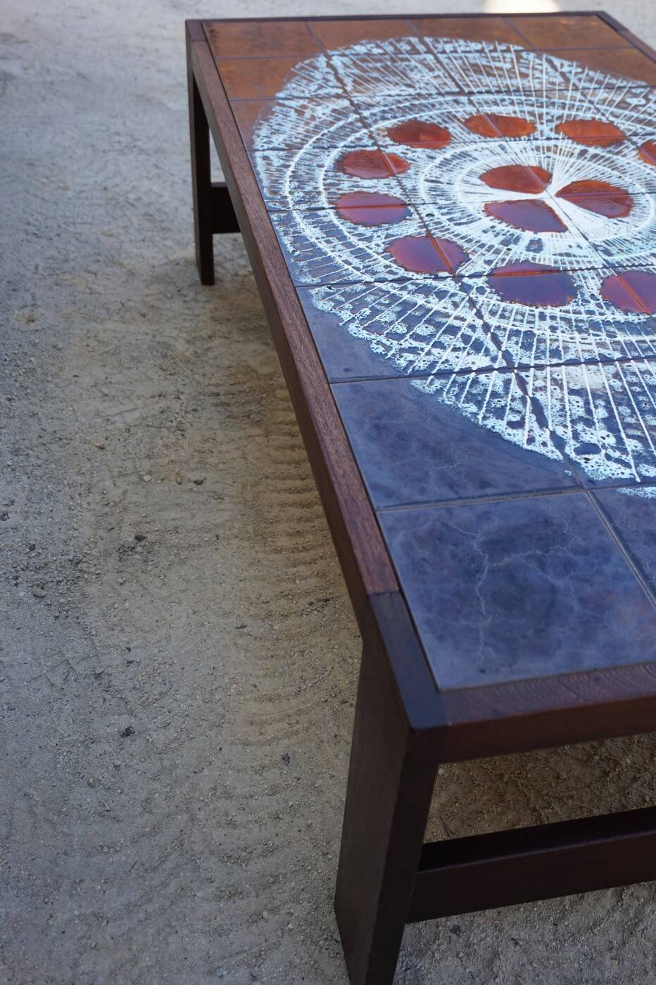 Table basse en céramique et wengé de style mid-century attribuée à Belarti Belgique 1970