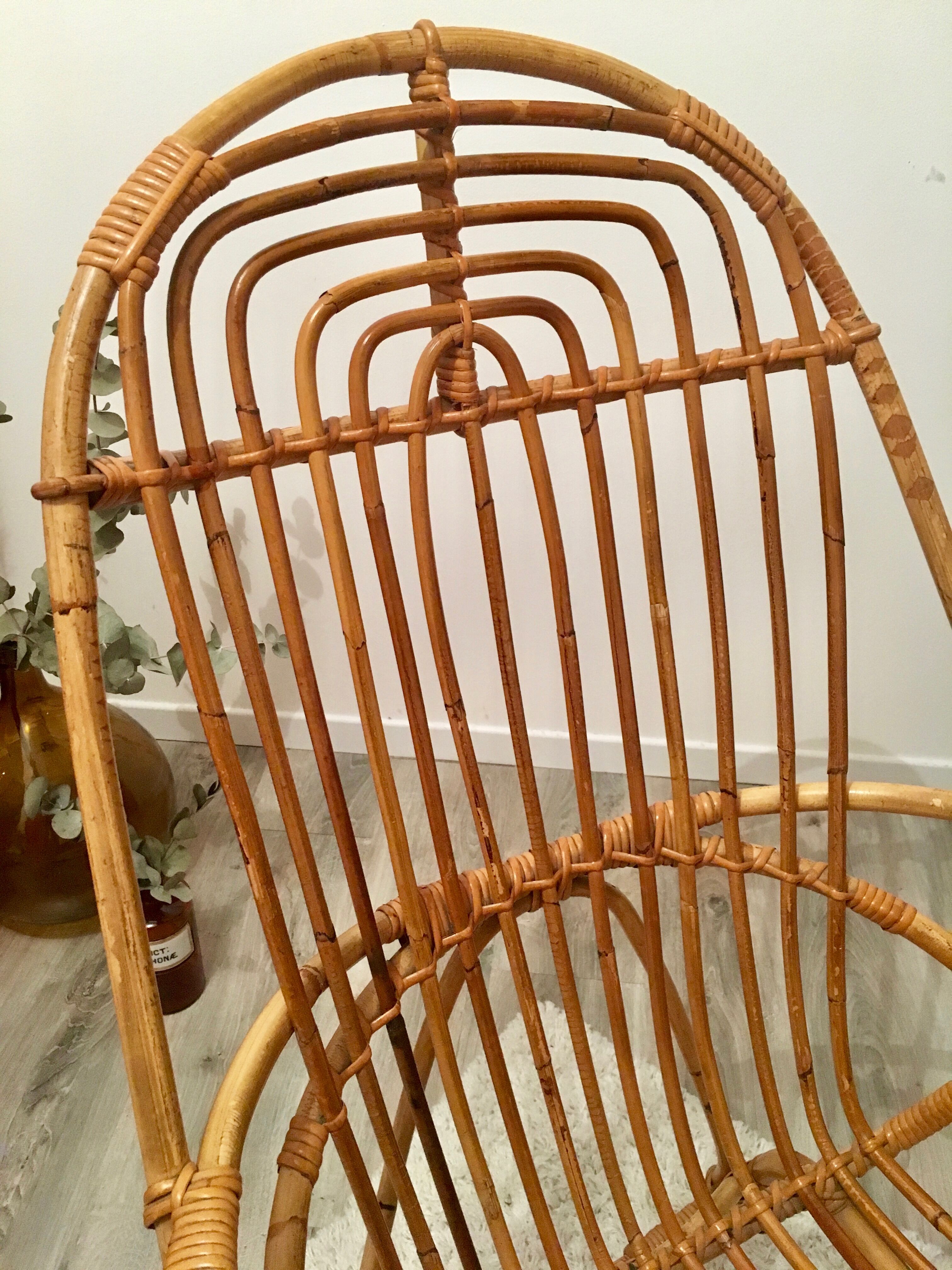 Shell vintage rattan chair