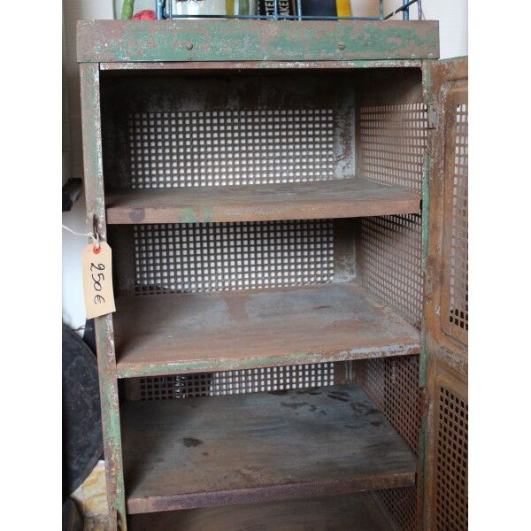 Metal supply cabinet