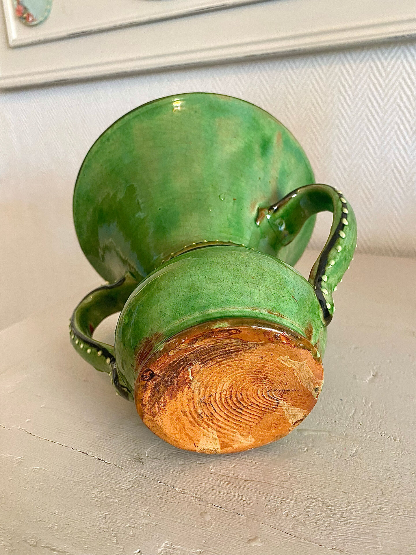 Vase en terre cuite émaillé vert