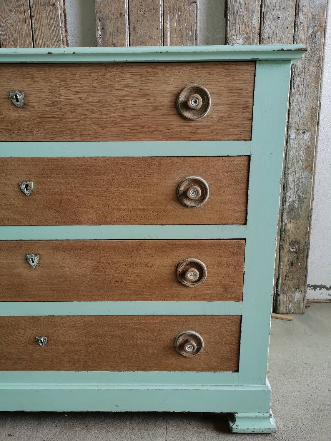 Antique chest of drawers