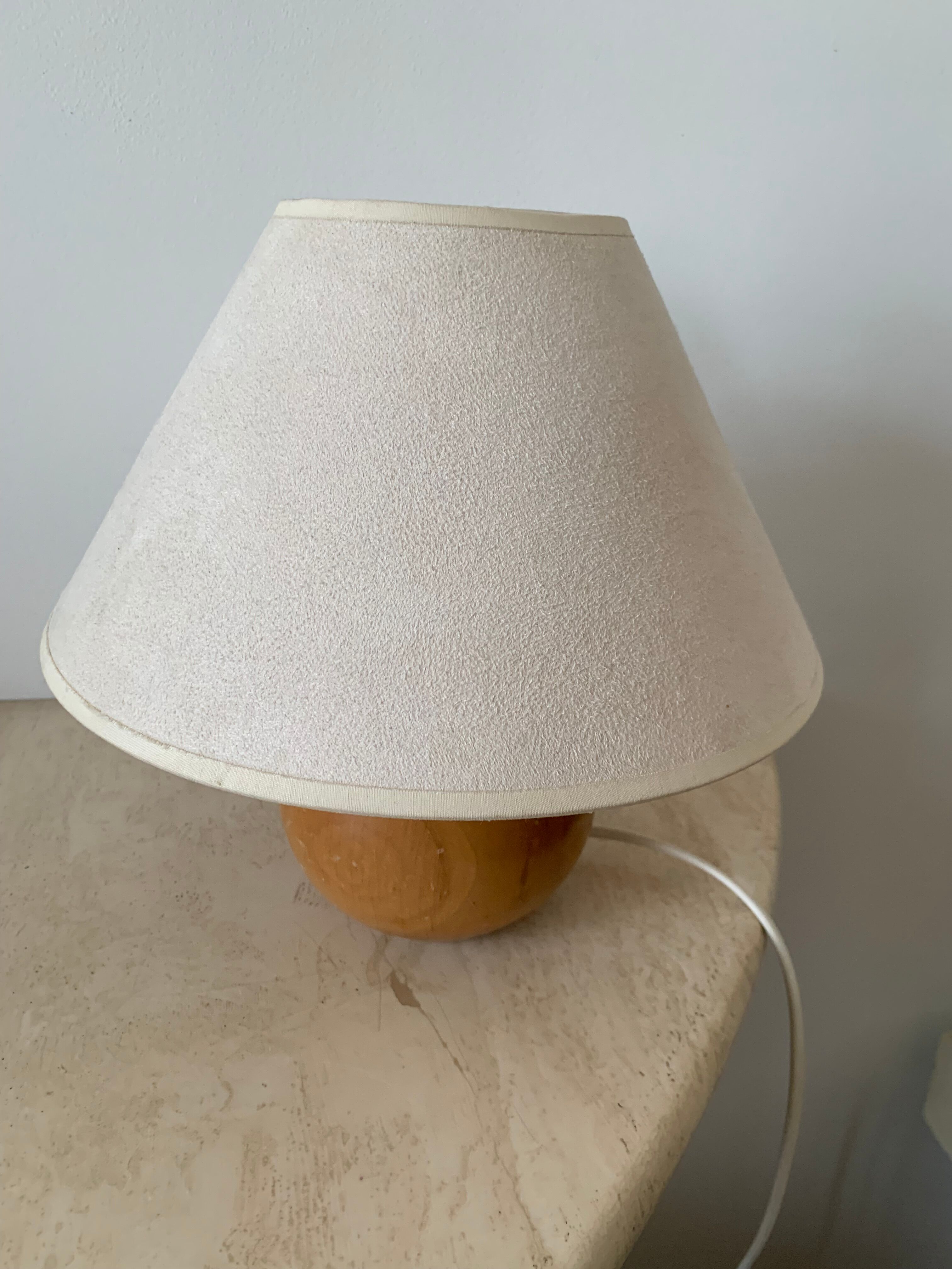 Lampe boule  en bois blond vintage