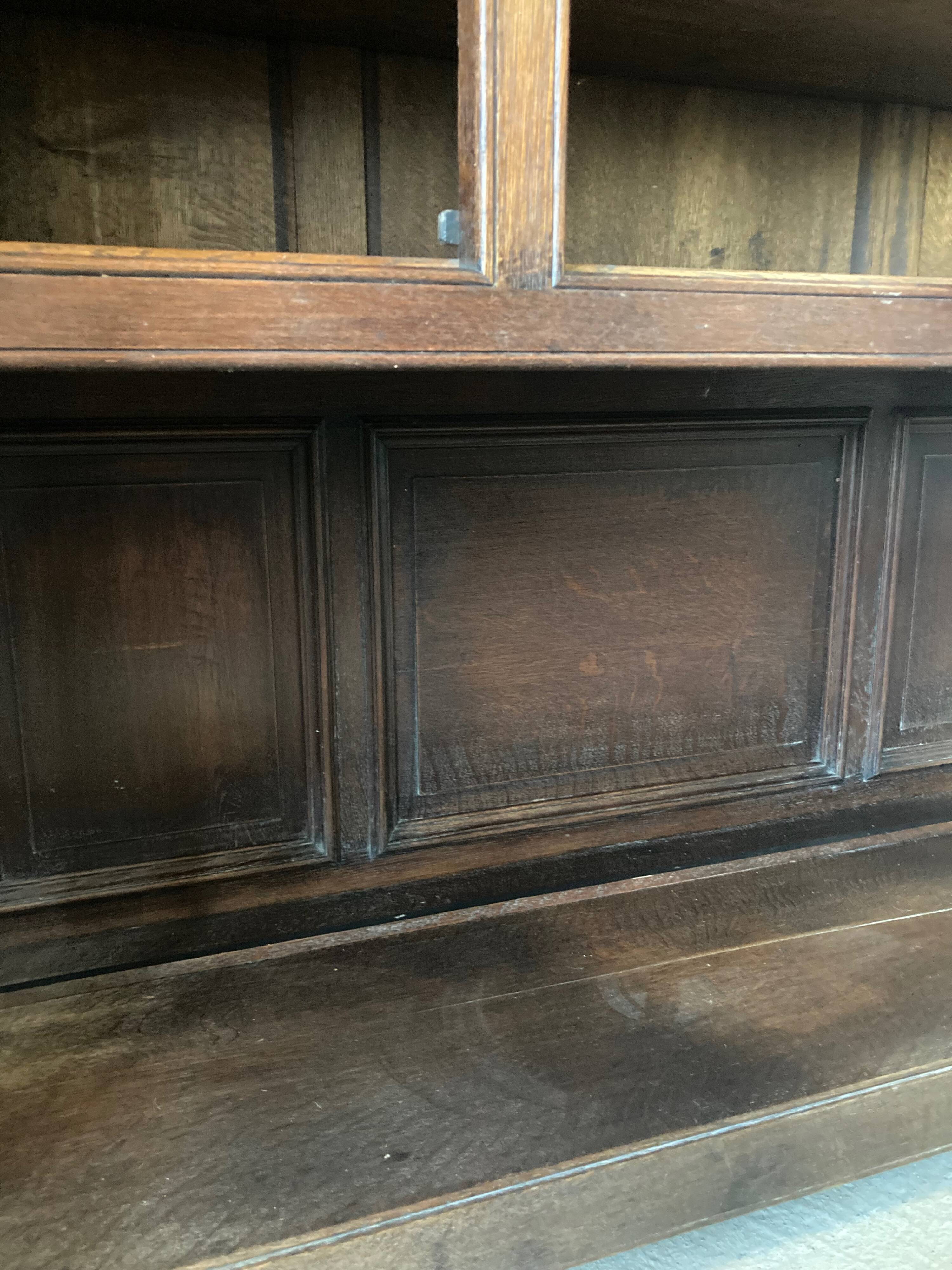 Buffet vaisselier néo-gothique