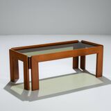 Table basse avec plateau en verre fumé attribuée à Scarpa