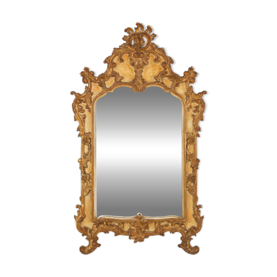 Grand miroir rococo doré en résine, Belgique, années 1950.