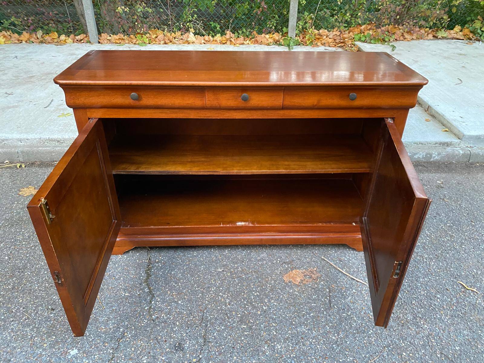 Buffet en bois 2 portes style Louis Philippe, 20ème s.