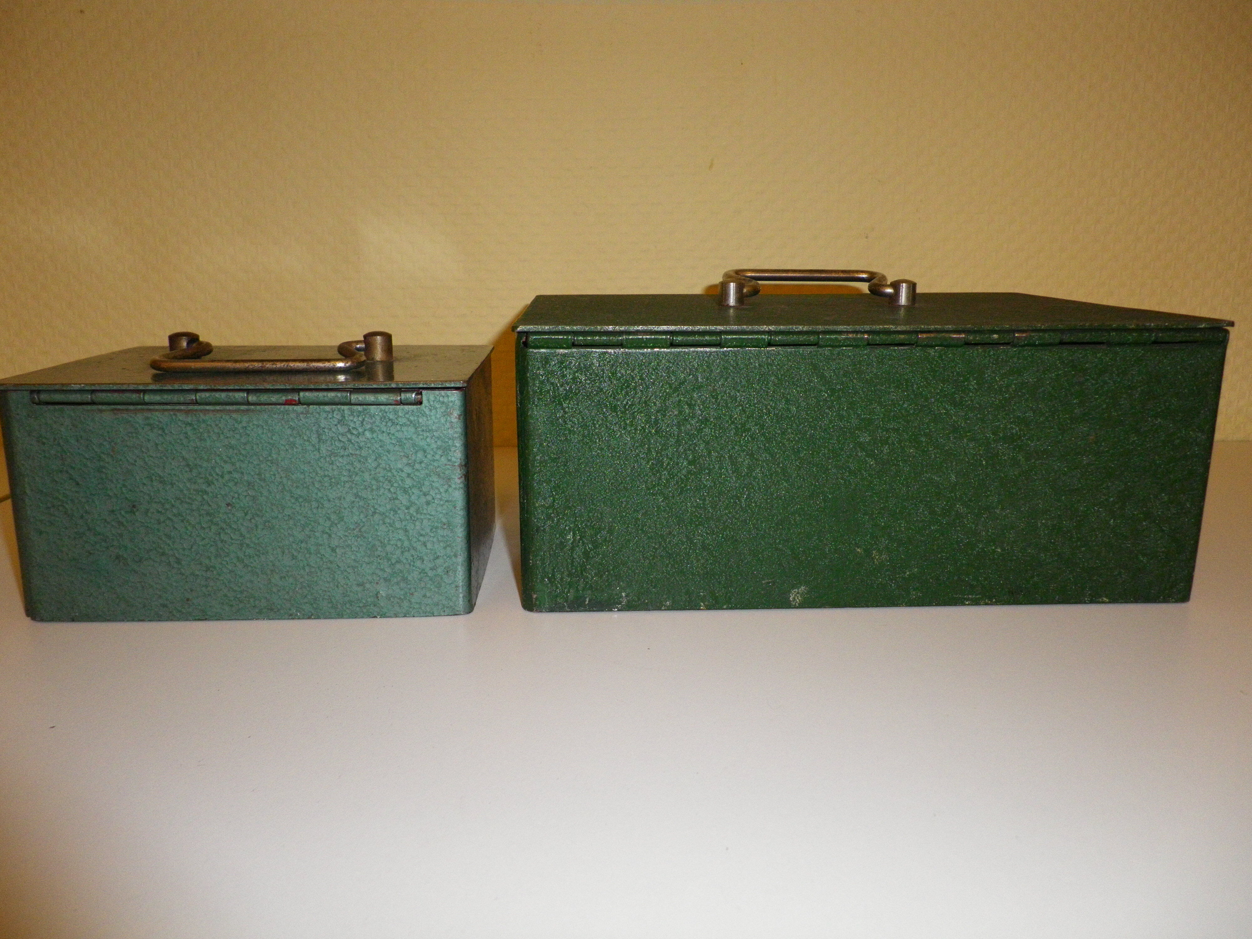 2 crates safes Beaumont - 1950s