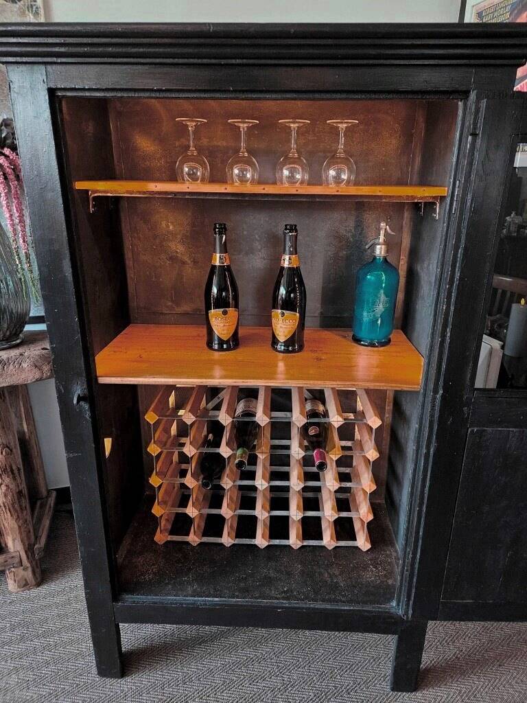 Wine cabinet