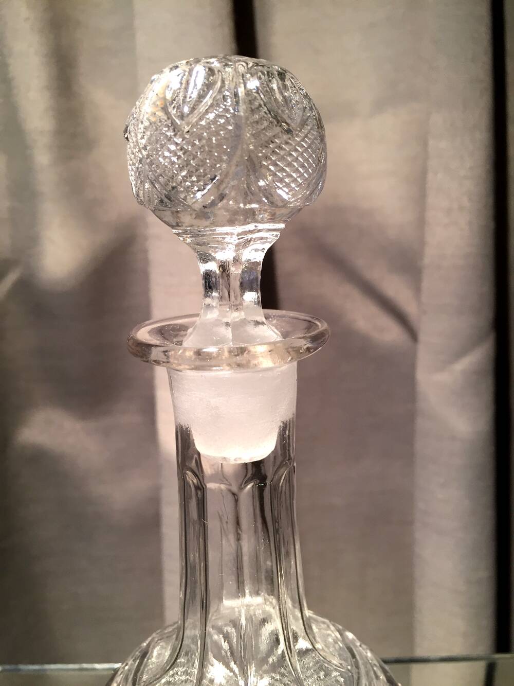 Carafe a liqueur en verre presse moule art de la table