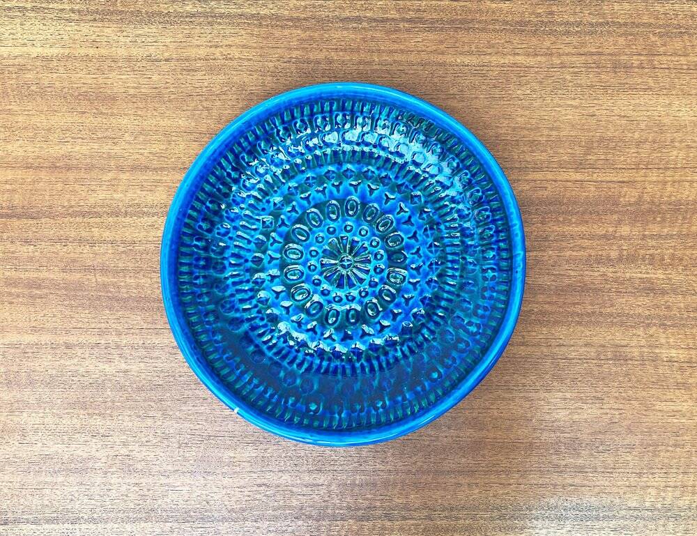 Large wall plate Rimini Blu Italian mid-century by Aldo Londi for Bitossi, 1960s.