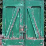 Paire de volets H125xL87cm anciens en sapin peint