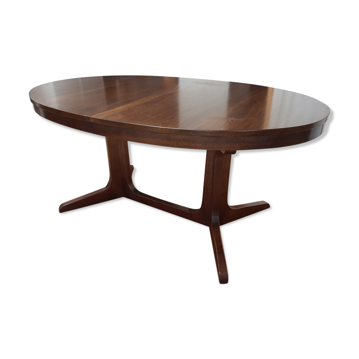 Oval dining table with extensions