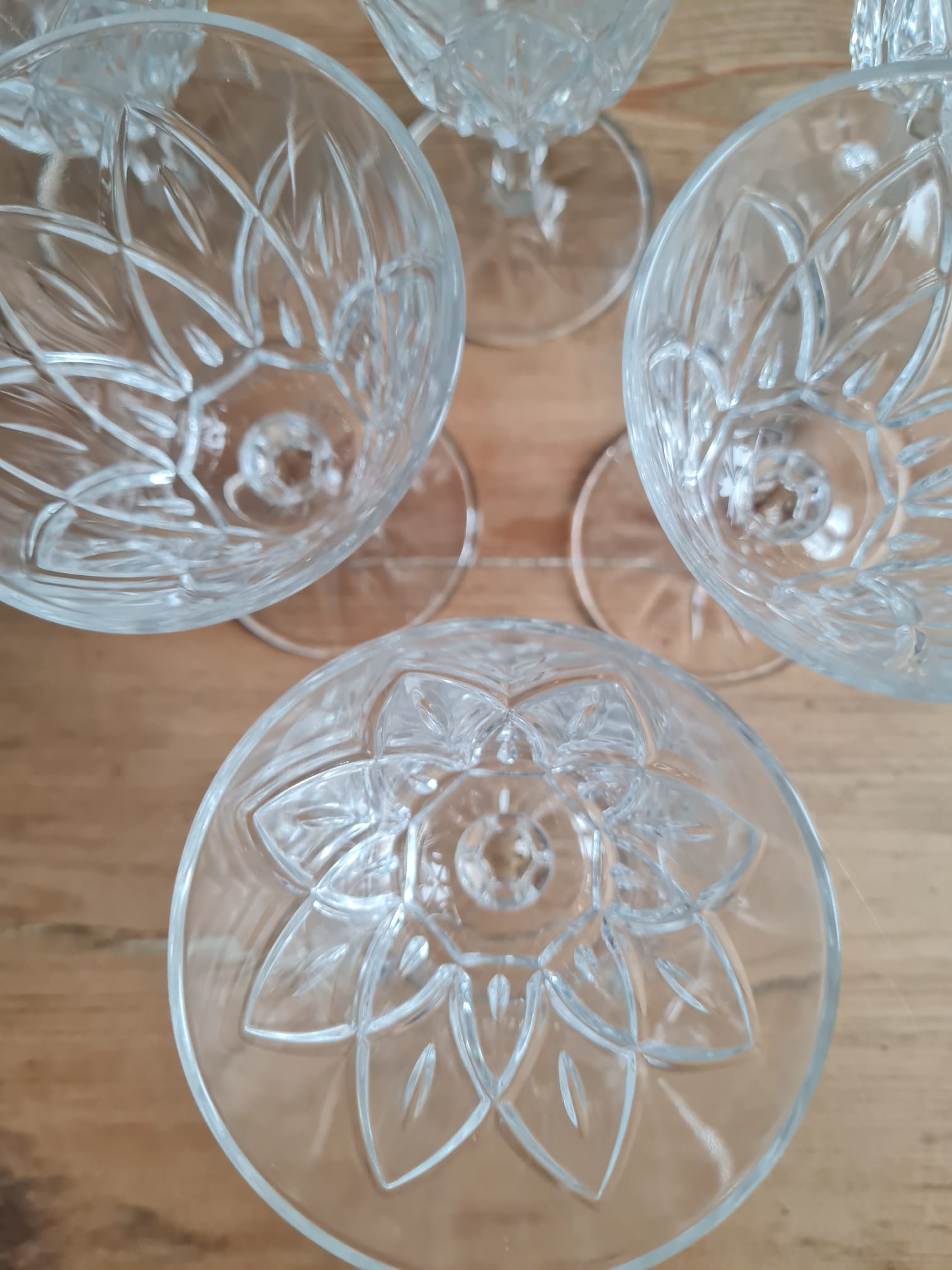 Service of 6 chiseled wine glasses