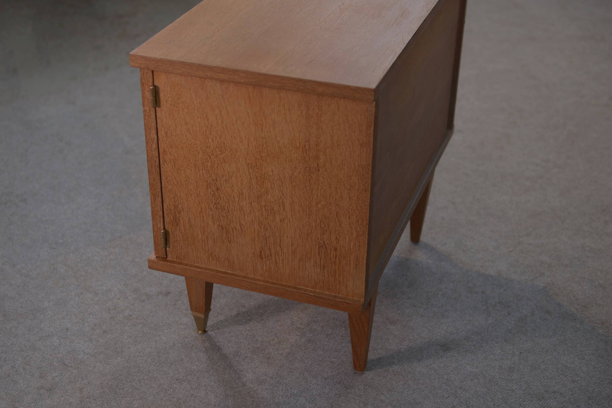 Brutalist bedside table in oak and oak veneer, 1950s