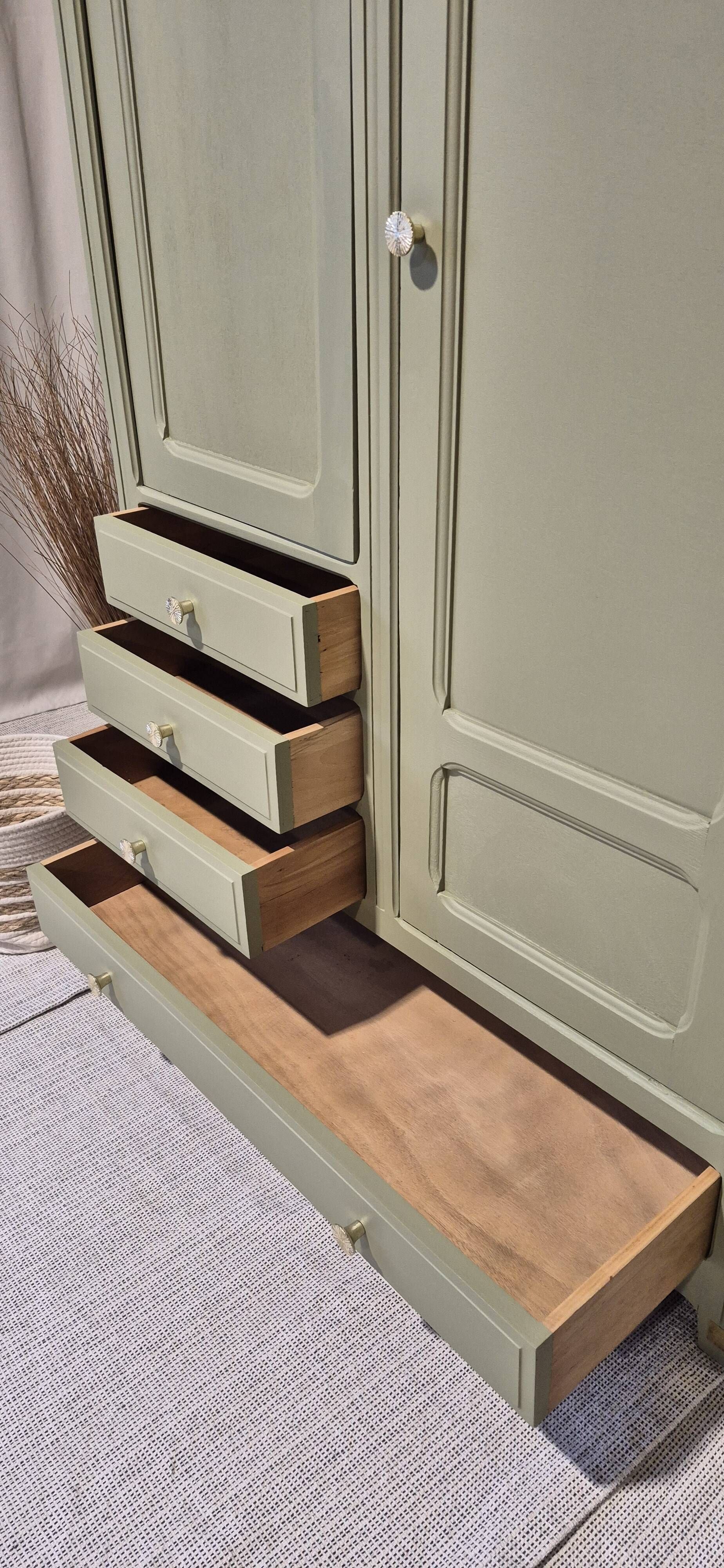 Armoire Parisienne d'hôtel