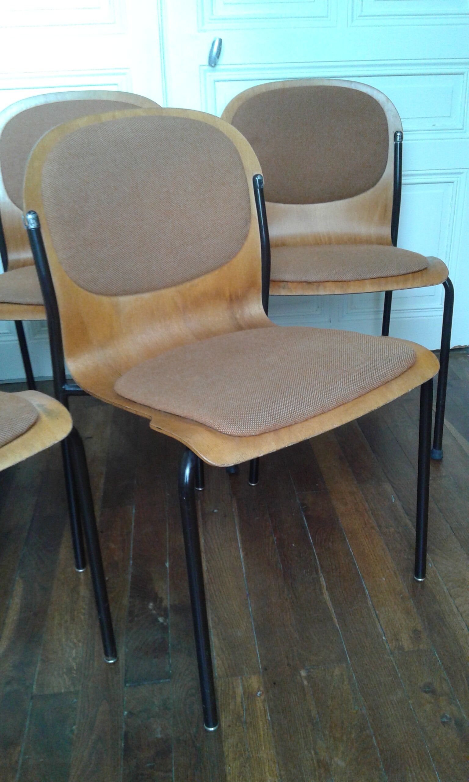 Lot of 5 vintage stackable chairs