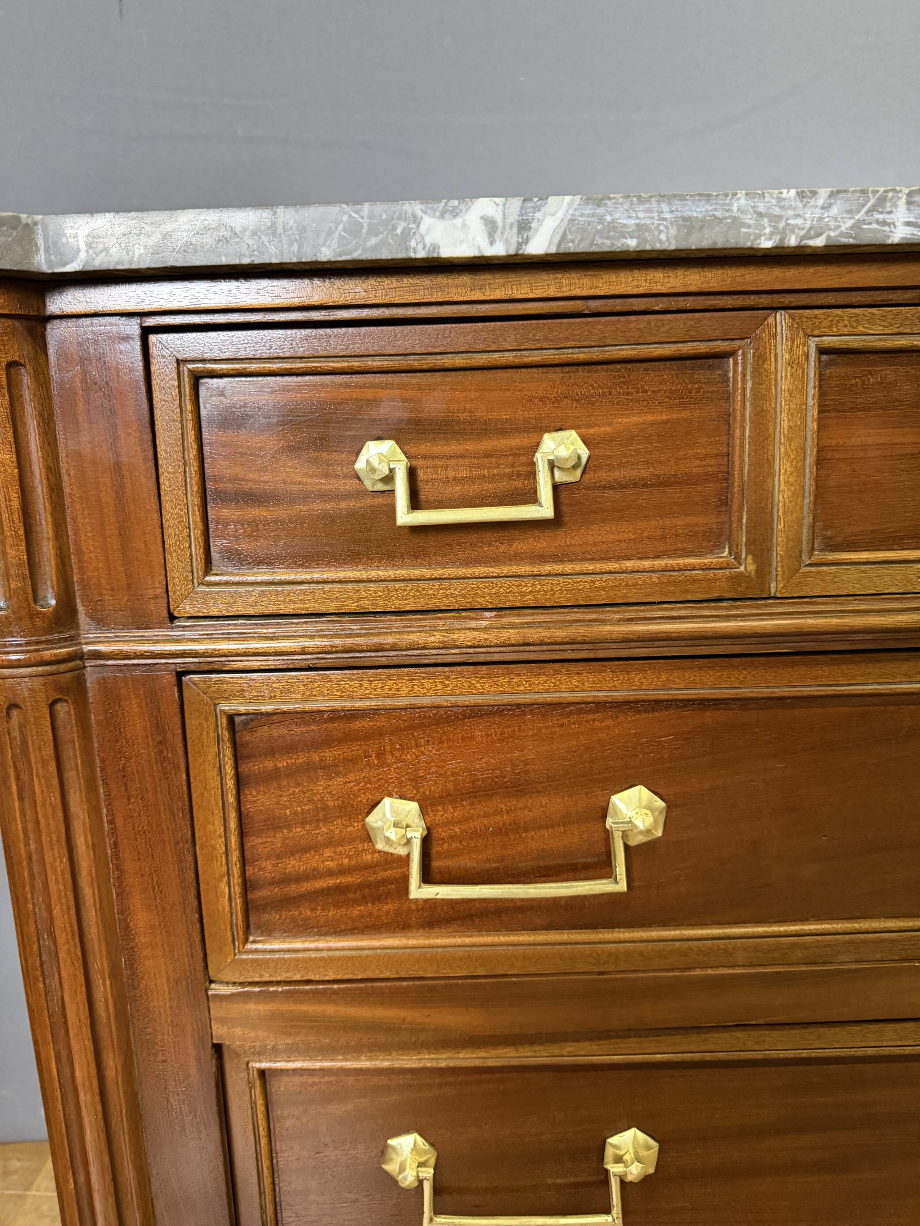 Louis XVI commode from the 19th century in walnut.