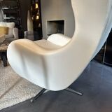Armchair with rotating central foot
