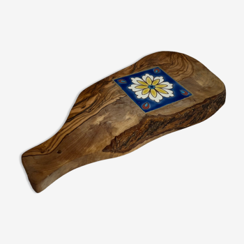 Planche en bois d'olivier avec carreau céramique