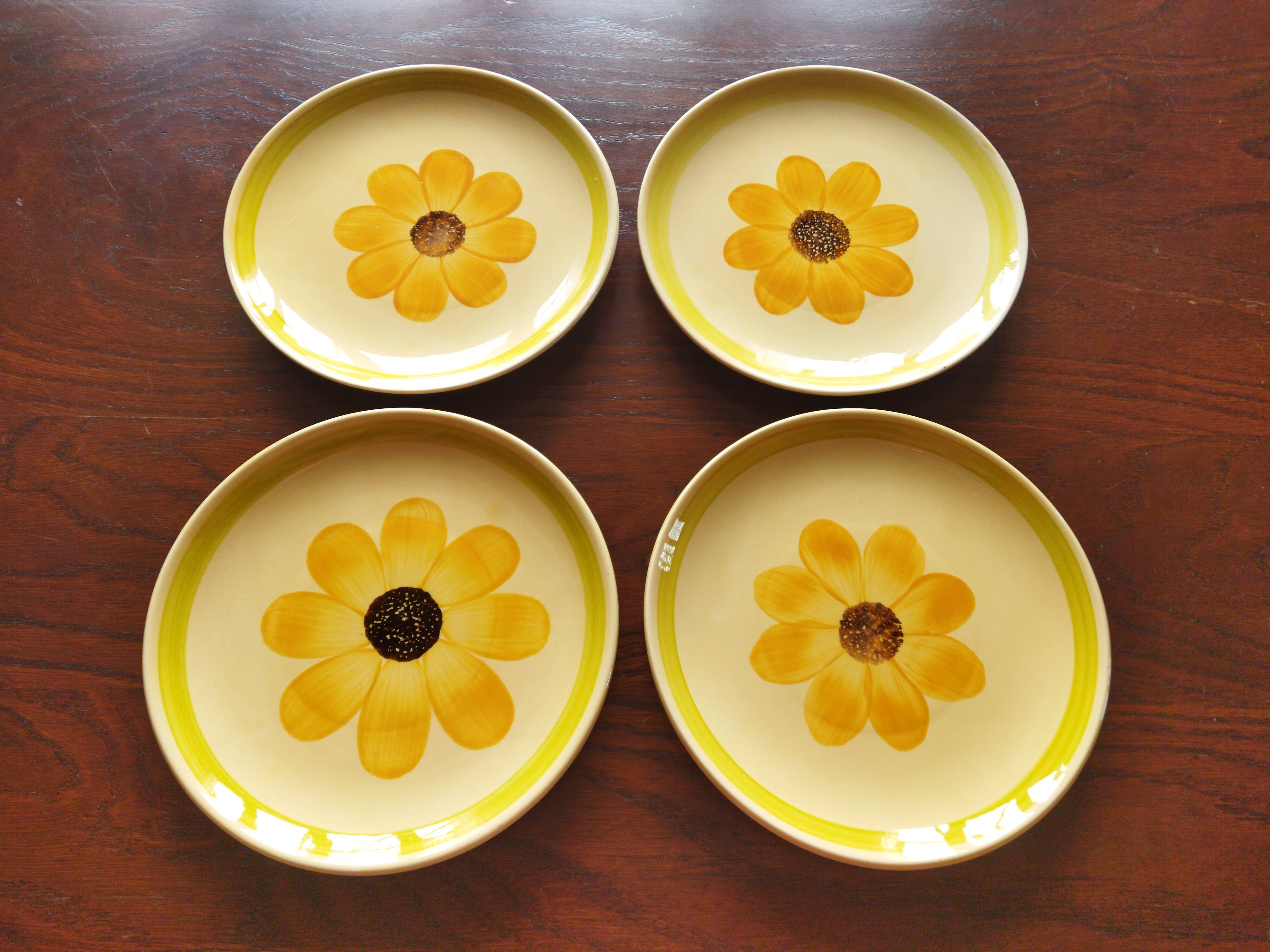4 Gien “Soleil” dessert plates