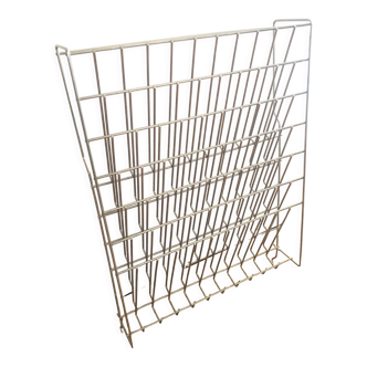 Wall magazine holder