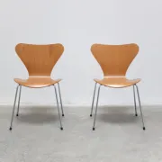 Pair of 'Series 7' chairs in oak by Arne Jacobsen for Fritz Hansen, 1955