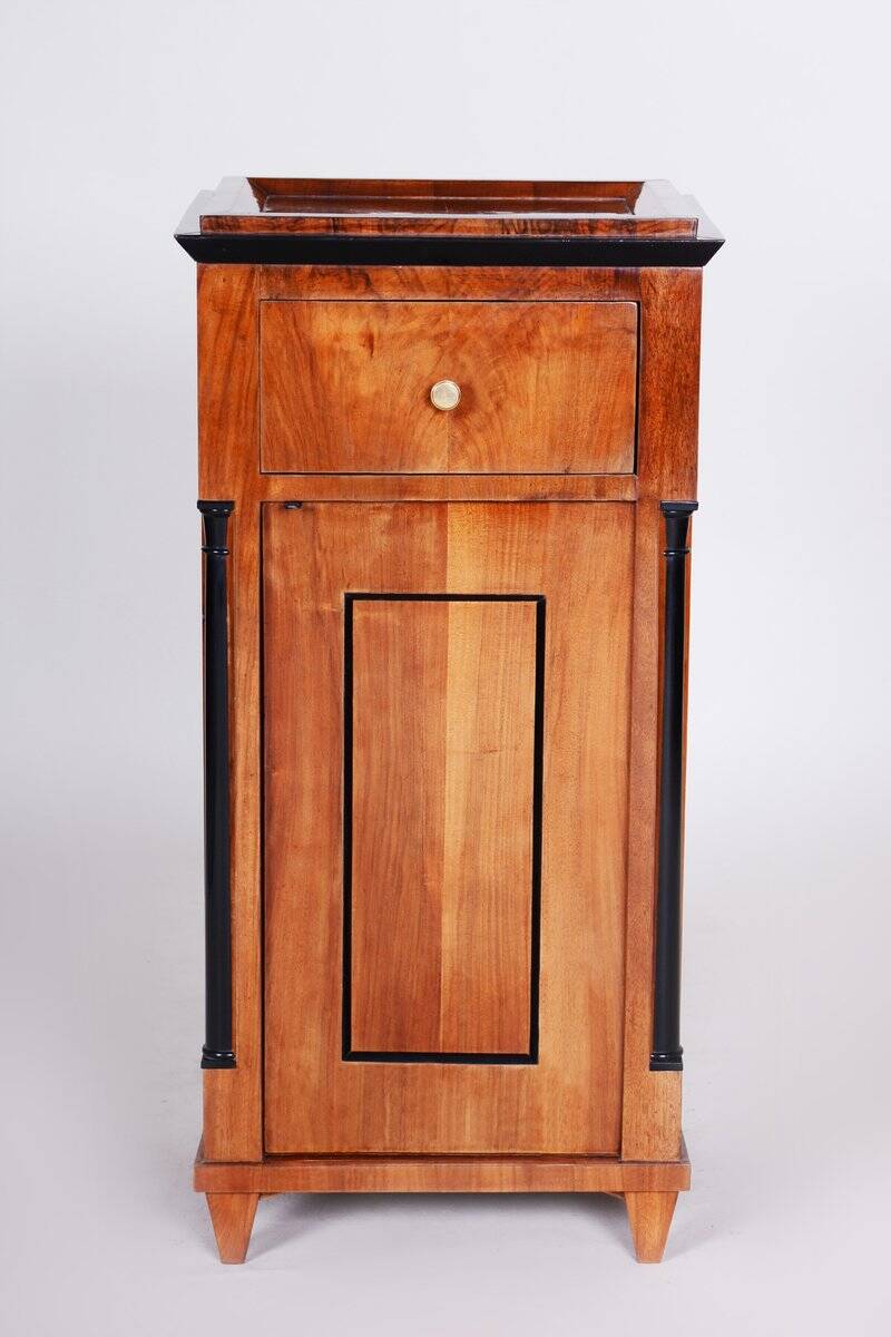 Biedermeier Side Table in Walnut, Germany, 1830s
