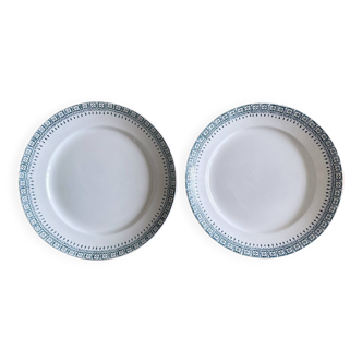 Paire de plats anciens en faïence de Saint-Amand (Nord)