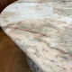Table basse en marbre design goutte d’eau année 70