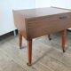 Travailleuse à roulettes table d'appoint pieds compas vintage made in Germany