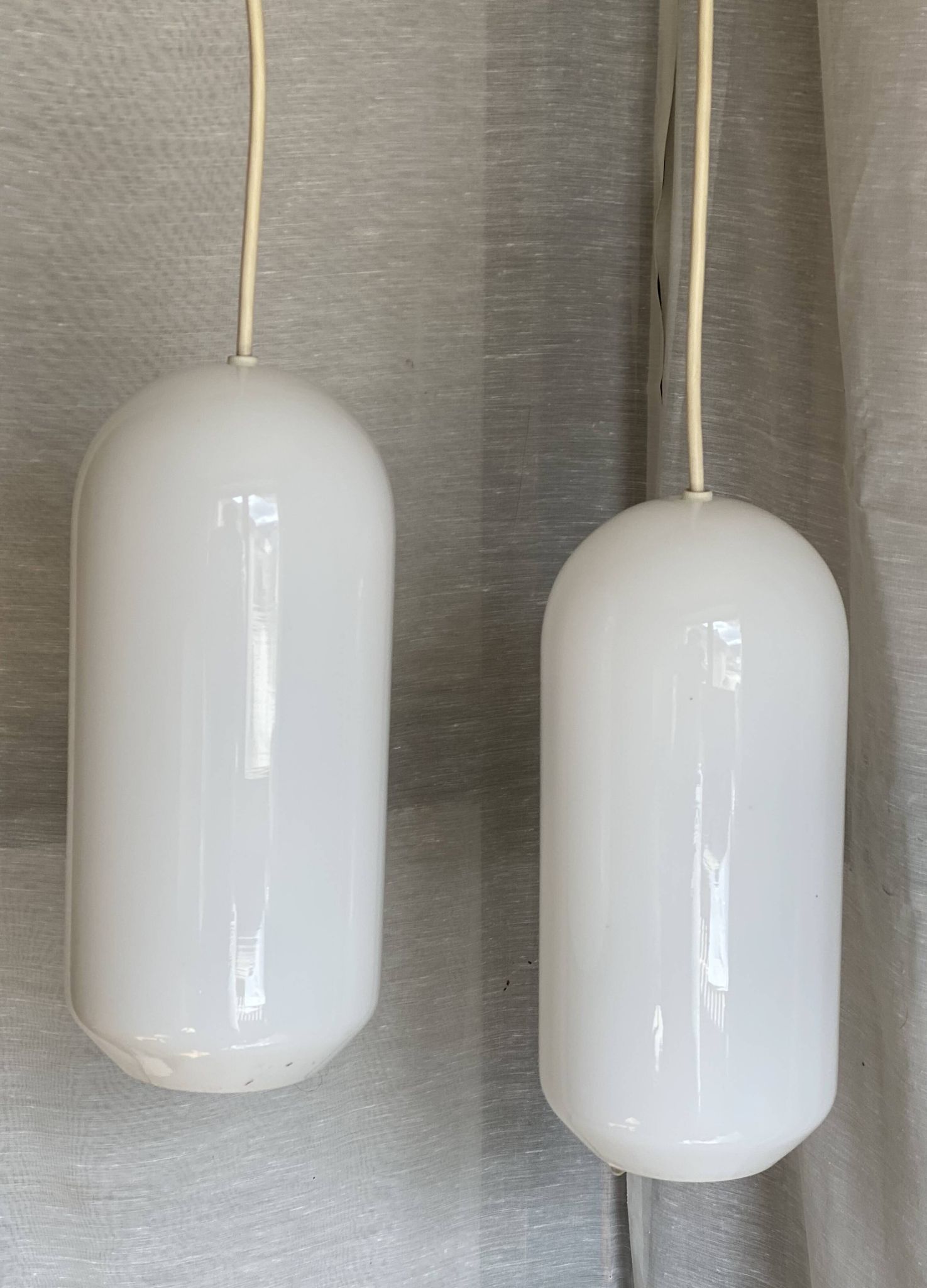 Paire de suspension opaline vintage 1970 forme cigare