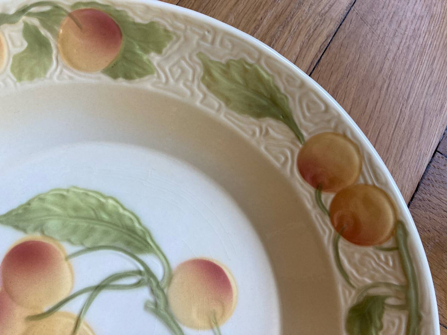 Hollow fruit barbotine Saint Clément dish