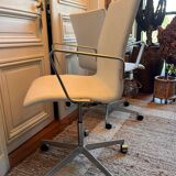 Oxford armchair Arne Jacobsen Fritz Hansen white leather swivel