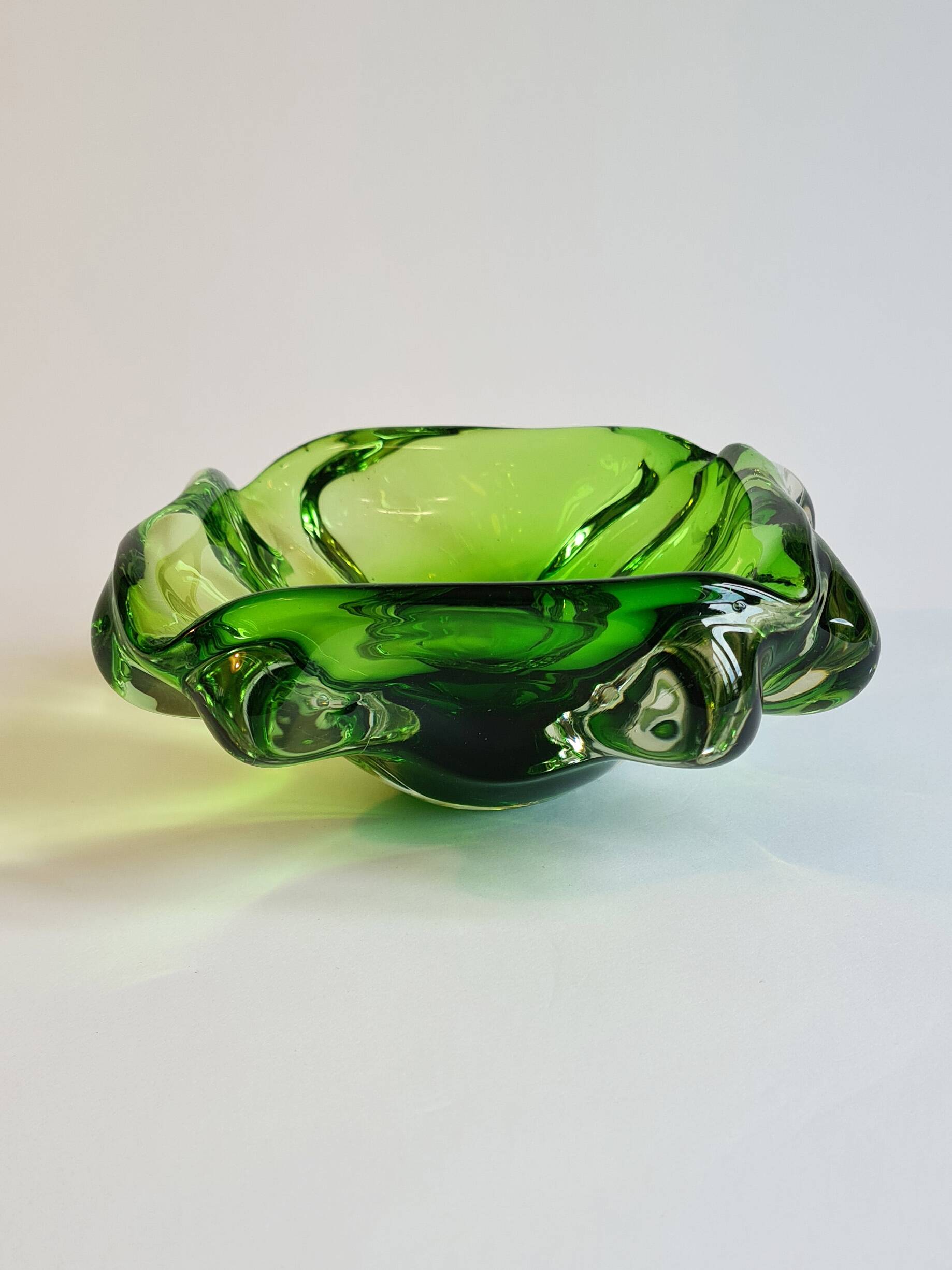 Vide-poche Murano “Vaseline” des Années 70 – Verre d’Uranium Vert Phosphore