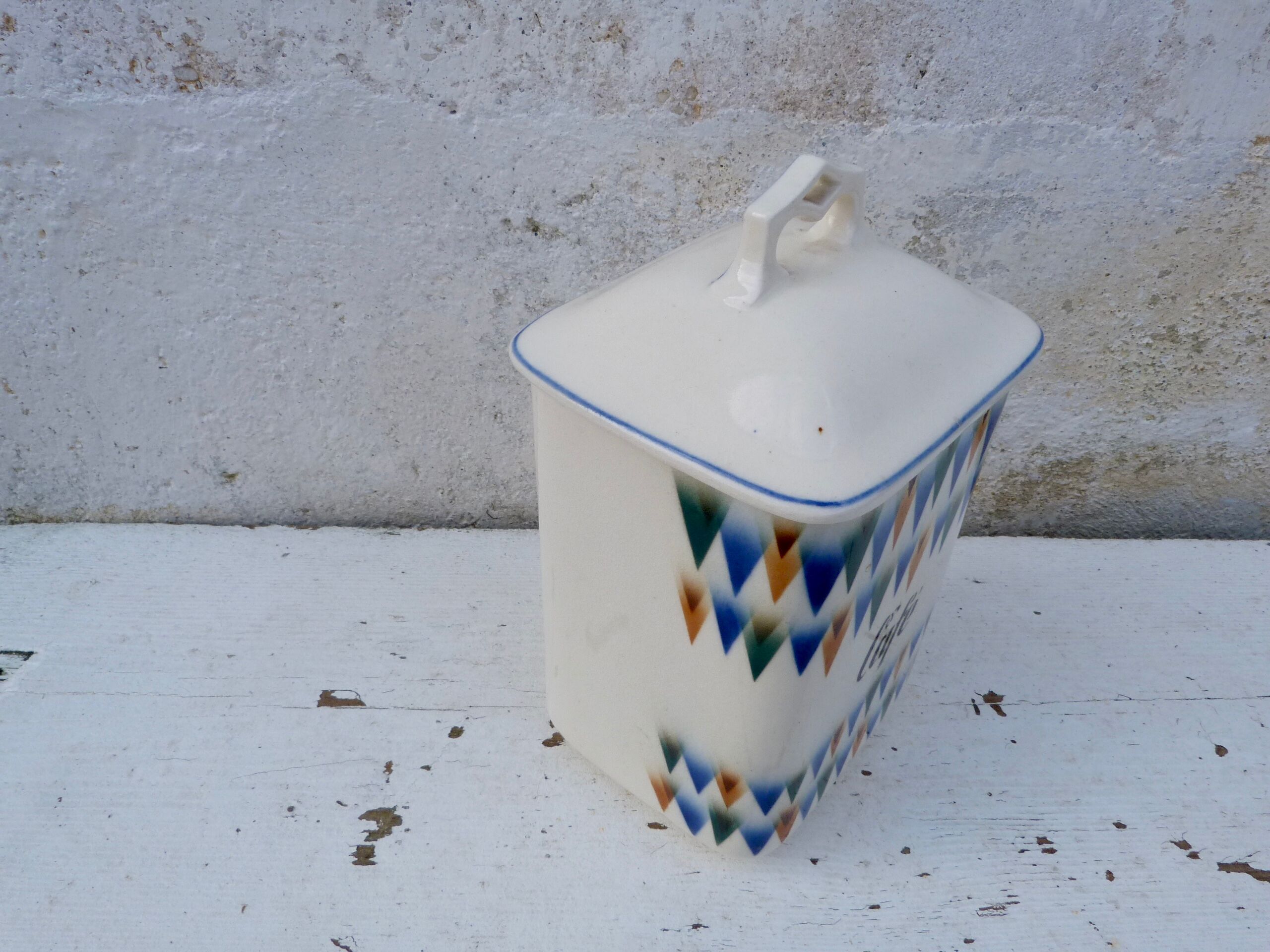 Art Deco ceramic pot geometric patterns café