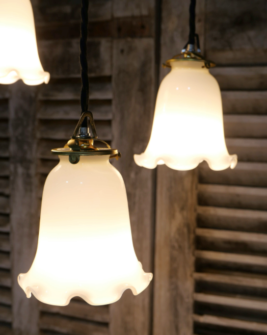 Lace opaline suspension