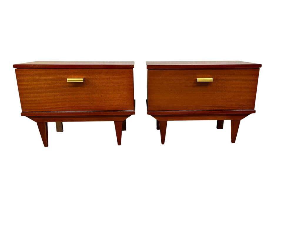 Set of 2 vintage wooden bedside tables/mini cabinets.