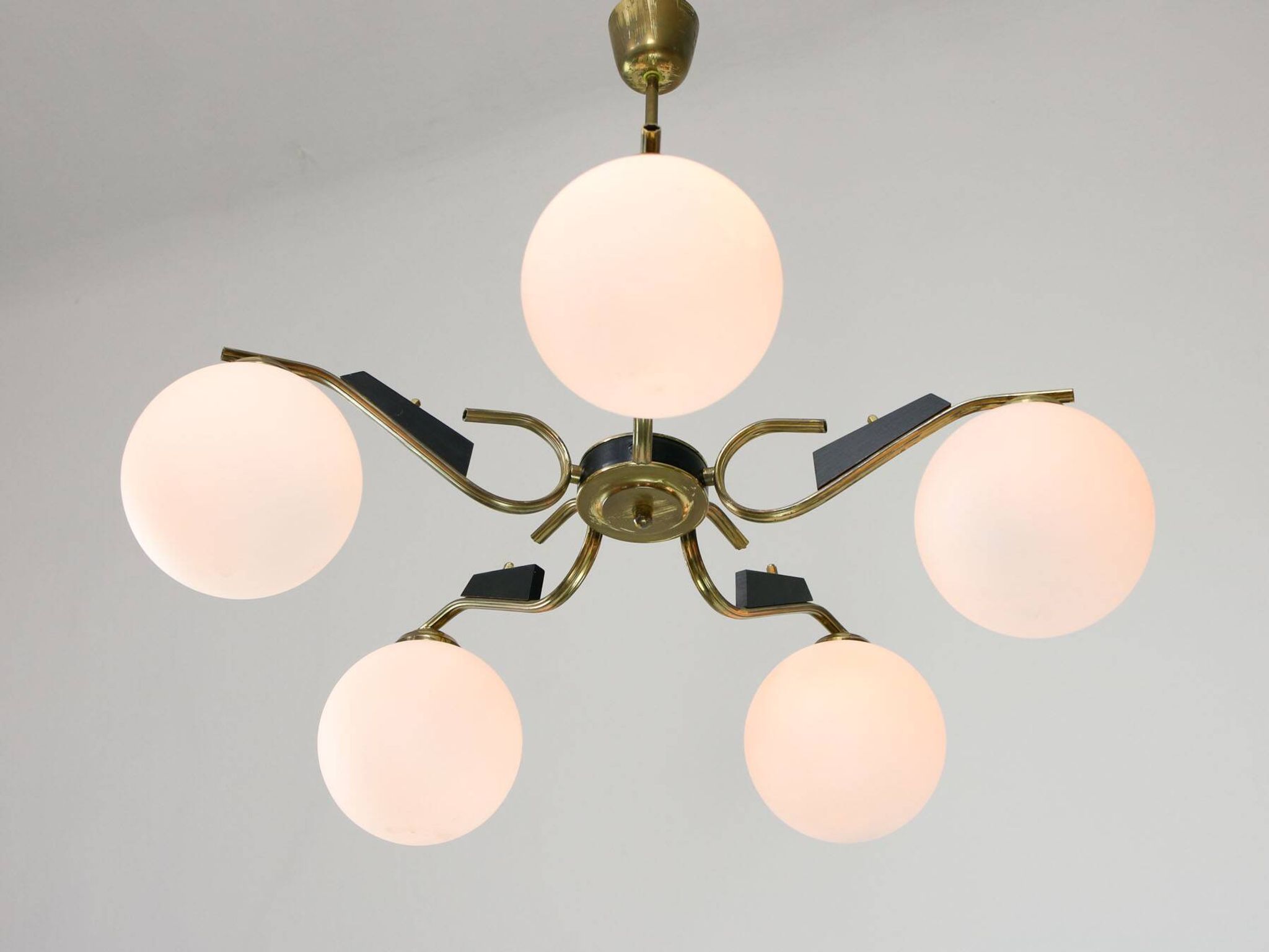 Mid-Century Modern Italian Brass and Opaline Chandelier, 1960