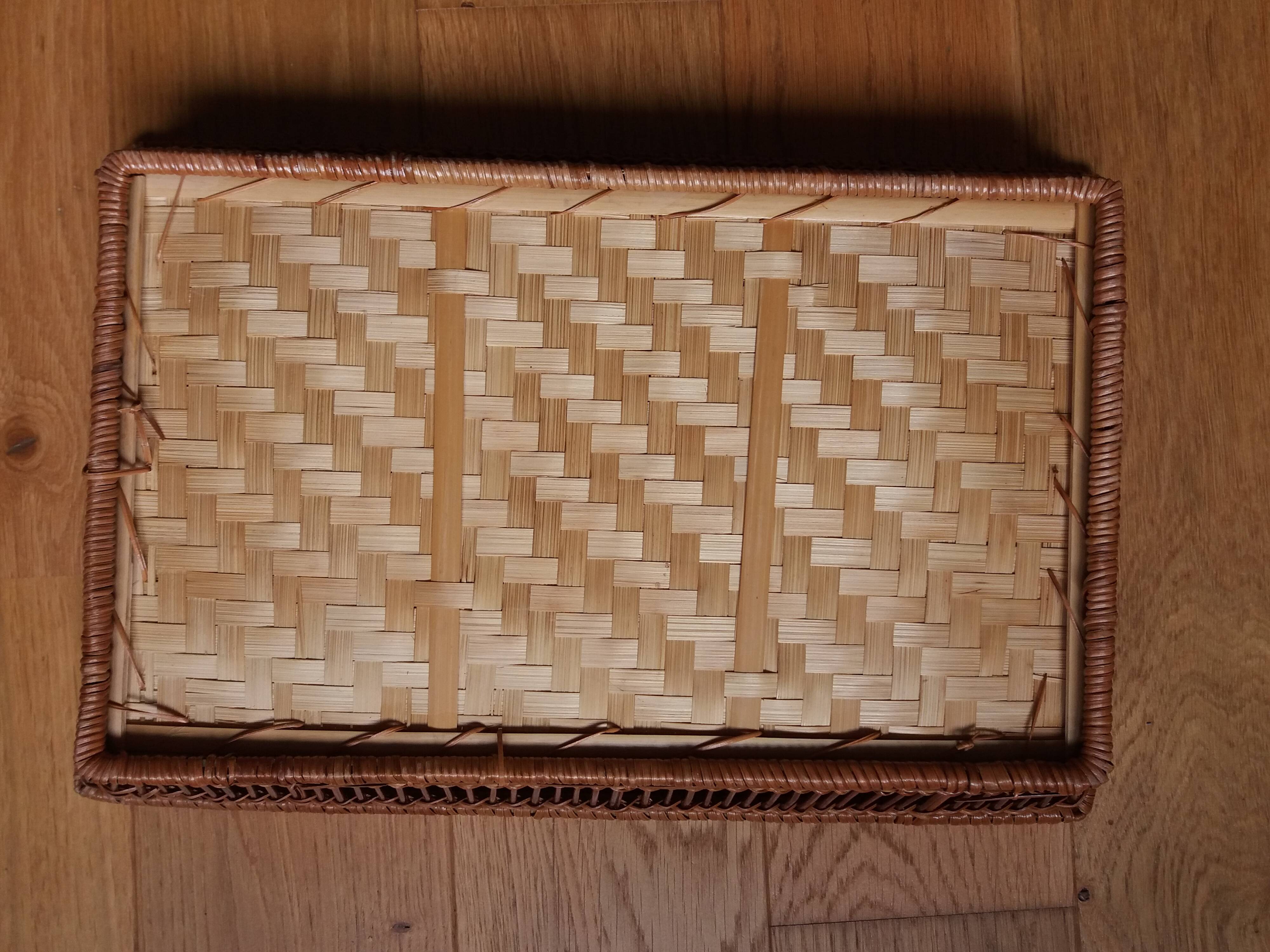 Wicker presentation basket tray