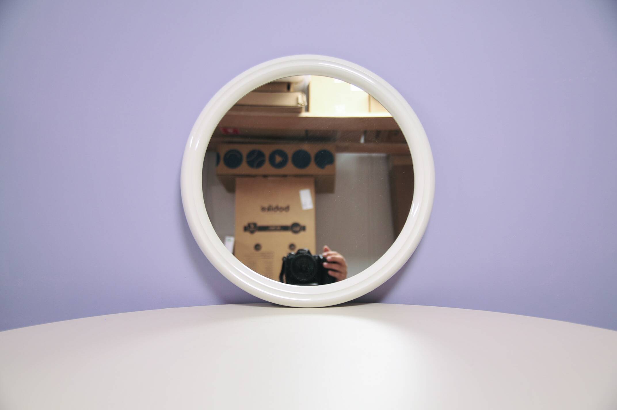 Vintage white round mirror Tiger