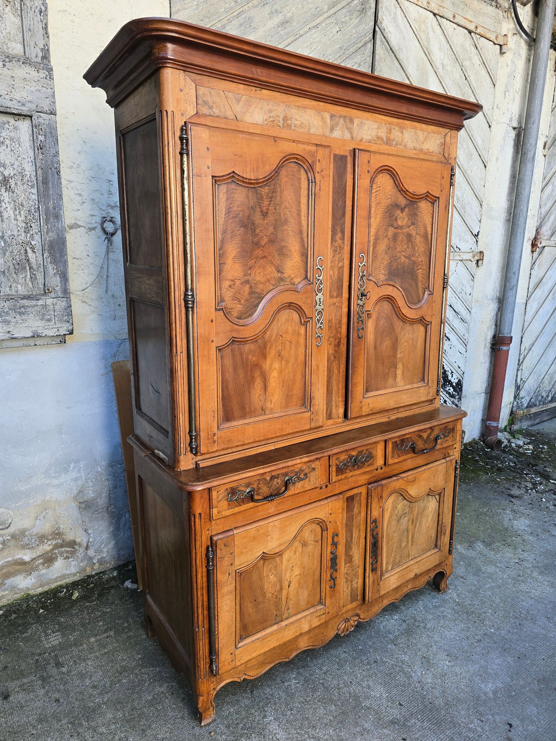 Louis XV two-body buffet in solid walnut – 18th century