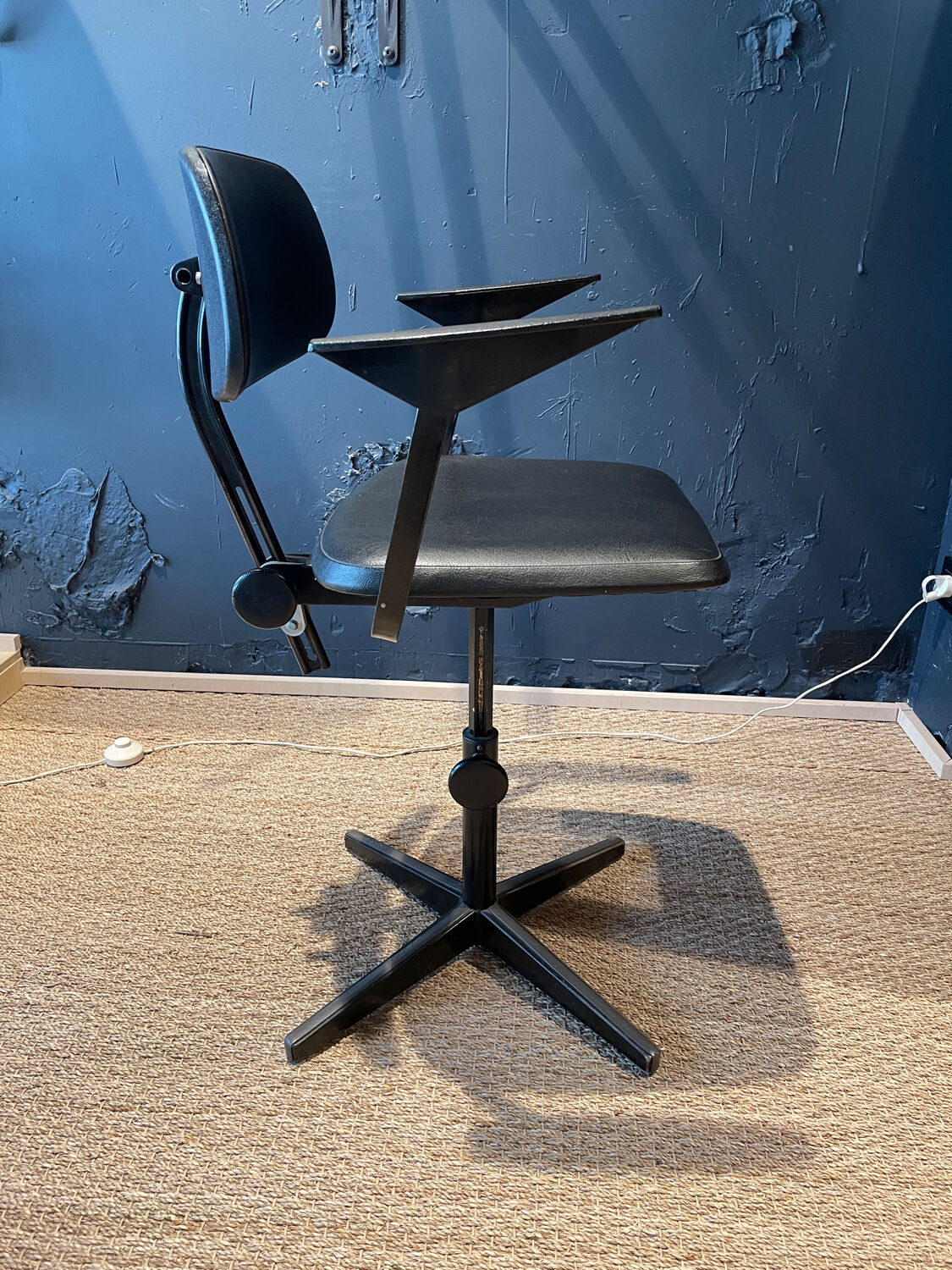 Height adjustable office chair Ahrend by Cirkel year 70