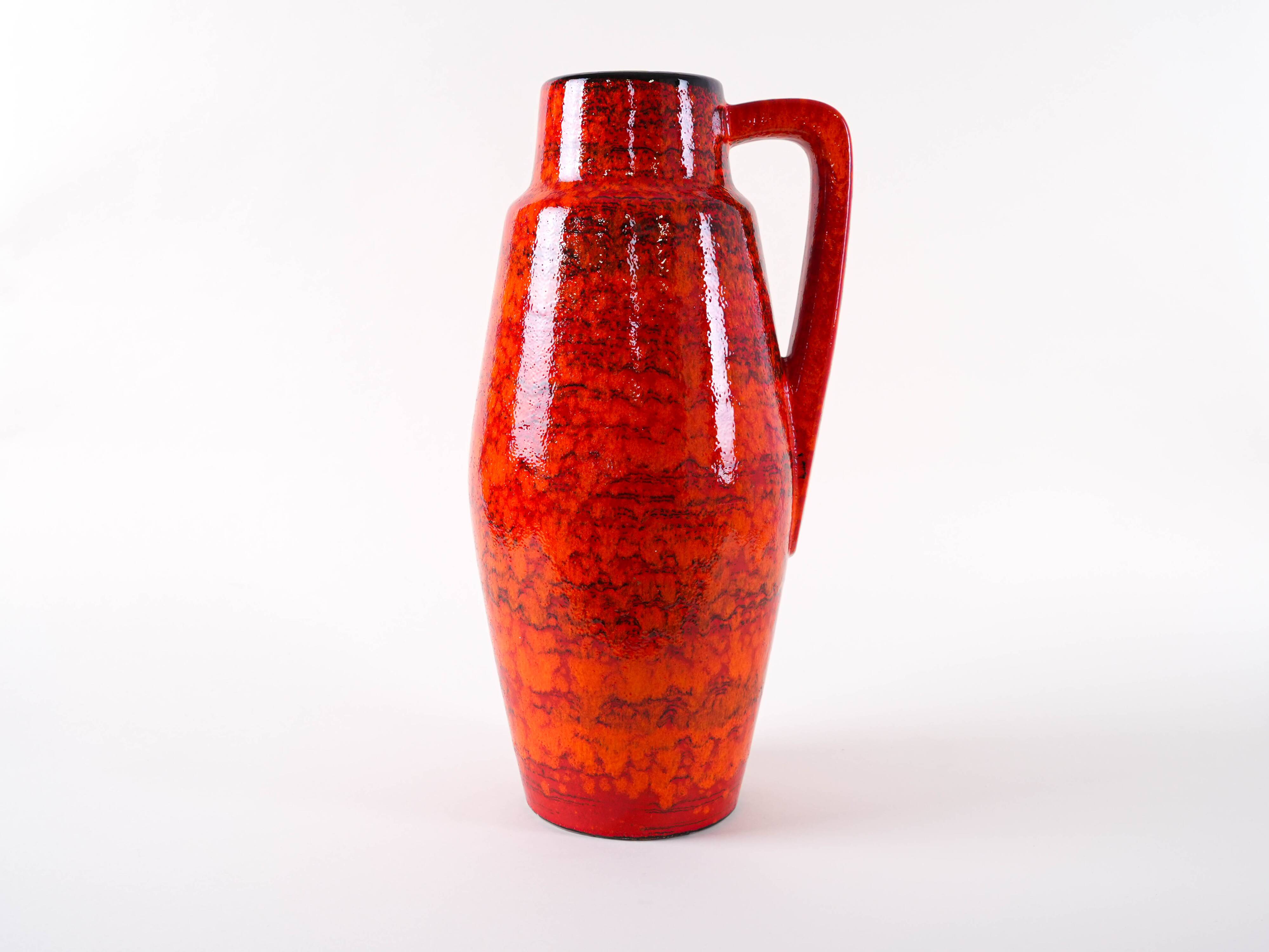 Vase en céramique rouge, design allemand, années 1960, fabriqué en Allemagne de l'Ouest.